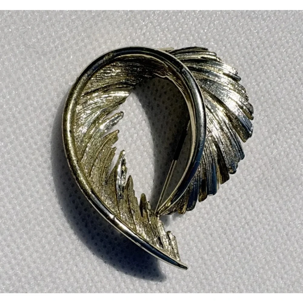 Lisner Jewelry excellent preowned